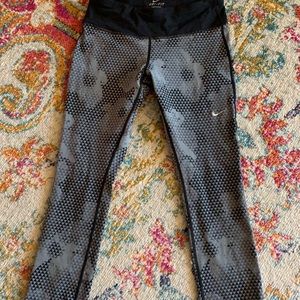 Nike dri-fit capris small black & gray